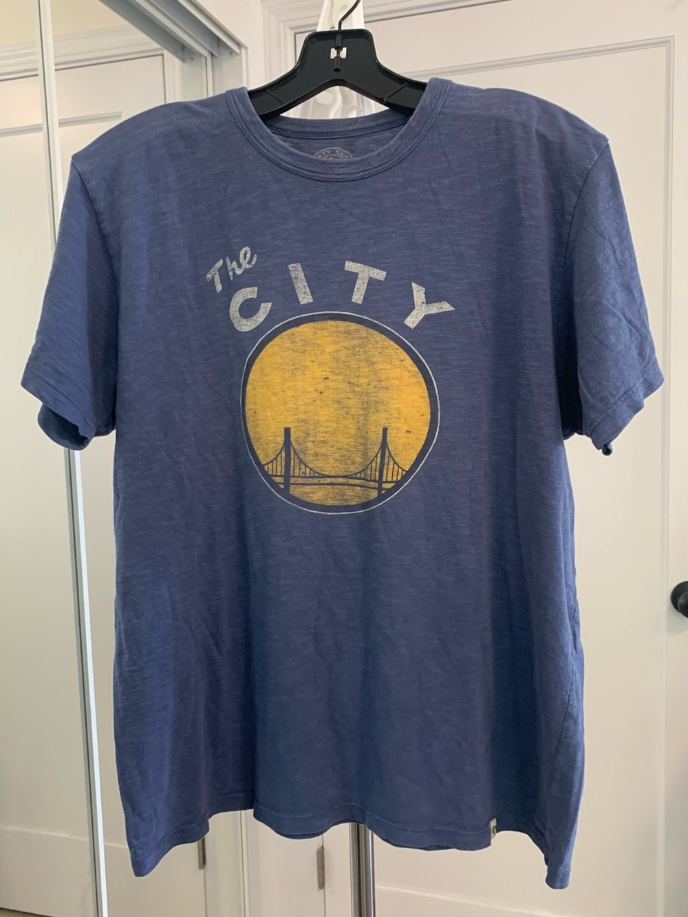 The City Graphic Short Sleeve Tee - Warriors  - blue with Yellow Print in Medium